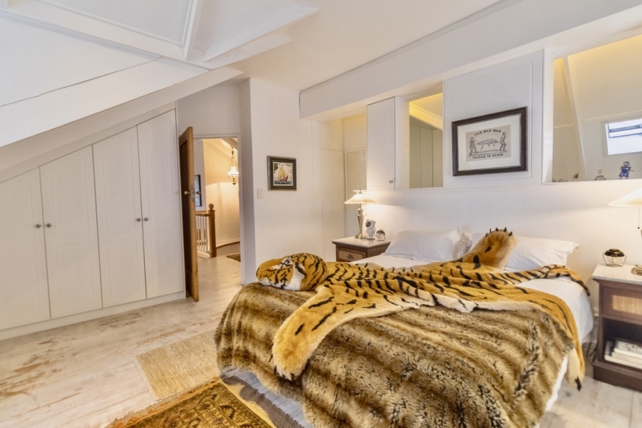 5 Bedroom Property for Sale in Grotto Bay Western Cape